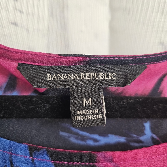 Banana Republic Top Womens Medium Floral Pink Blue Art Bold Pleated Ruffle - Picture 14 of 15